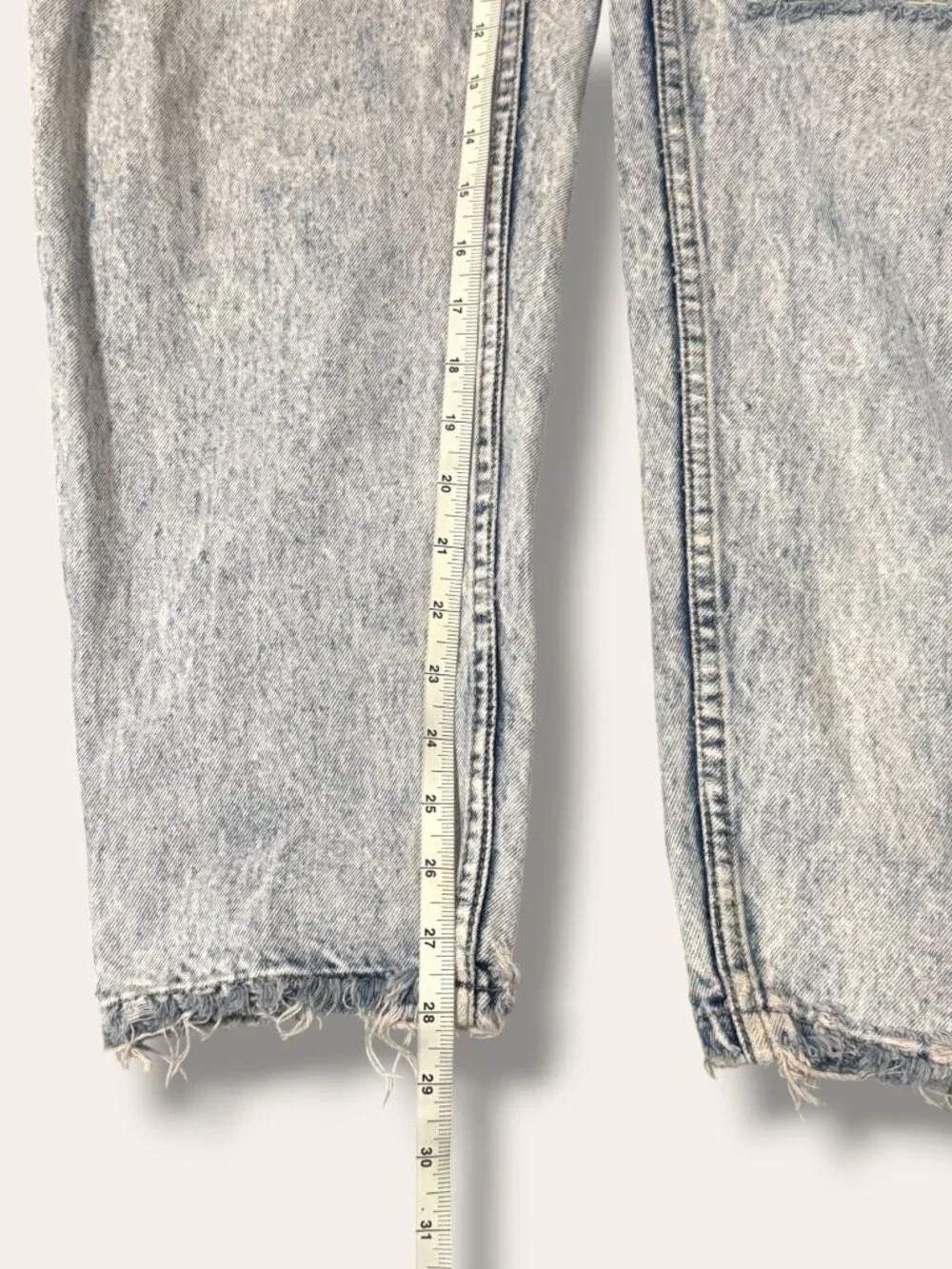 Gitano Jeans Women 34 Acid Wash Distressed Bow Back Raw Hem Tapered Frayed Ankle - Picture 12 of 13
